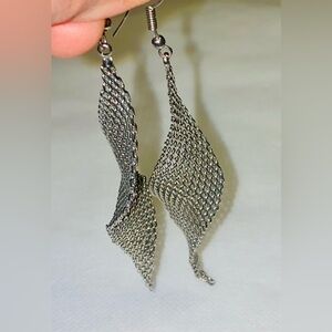 Silver tone spiral 🌀 design earrings